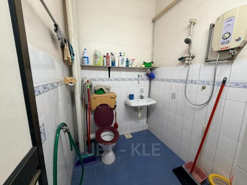 Rumah Teres 2-Tingkat untuk Dijual di Taman Klang Jaya (Klang) - Kelly Lim - Bathroom - PropertyGuru.com.my