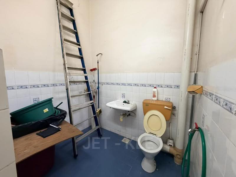 Rumah Teres 2-Tingkat untuk Dijual di Taman Klang Jaya (Klang) - Kelly Lim - Bathroom - PropertyGuru.com.my