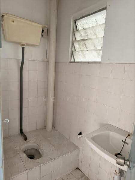 Kedai / Pejabat untuk Disewa di Kampung Lapan (Melaka City) - Vinc Pheng - Bathroom - PropertyGuru.com.my