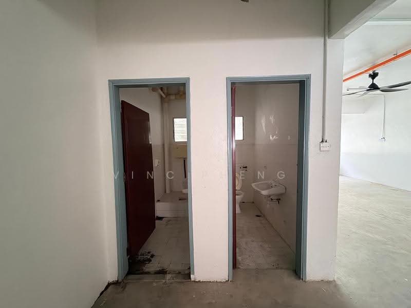 Kedai / Pejabat untuk Disewa di Kampung Lapan (Melaka City) - Vinc Pheng - Bathroom - PropertyGuru.com.my