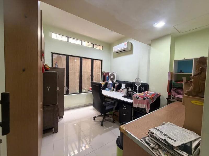 Semi-Detached House for Sale in Jalan Ipoh (Kuala Lumpur) - Yanis Cheong - Study - PropertyGuru.com.my