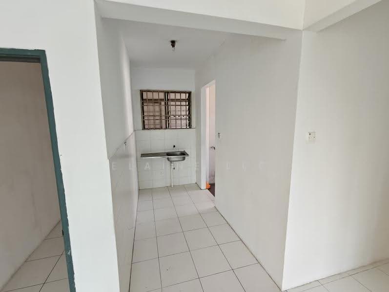 Rumah Flat untuk Dijual di Taman Pelangi Indah - Elaine Lee - Kitchen - PropertyGuru.com.my