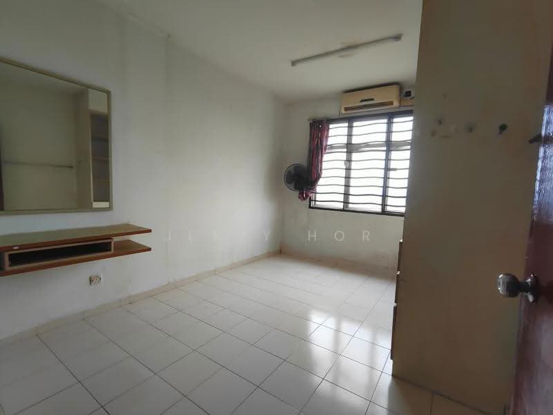 Apartment for Rent at Villa Krystal @ Bandar Selesa Jaya - Jerry Hor - Living Room - PropertyGuru.com.my