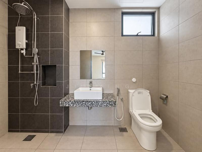 Kediaman Servis untuk Dijual di Luminari - Jia Ying - Bathroom - PropertyGuru.com.my