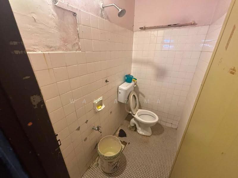 Rumah Teres 1.5-Tingkat untuk Dijual di Bandar Baru Sungai Buloh (Sungai Buloh) - Wan Azima - Bathroom - PropertyGuru.com.my