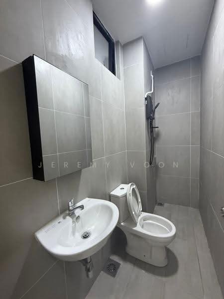 Kediaman Servis untuk Dijual di Space Residency - Jeremy Voon - Bathroom - PropertyGuru.com.my
