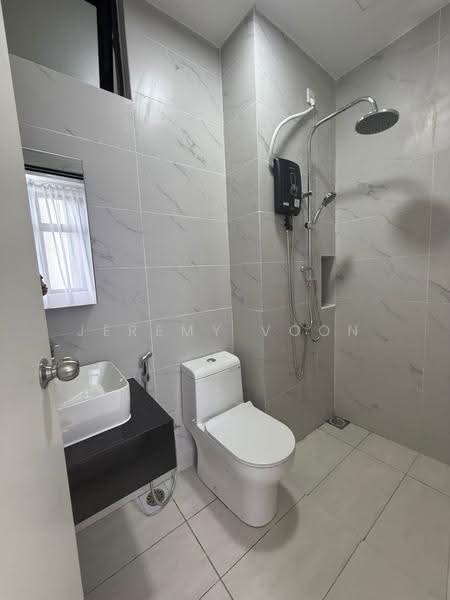 Kediaman Servis untuk Dijual di Space Residency - Jeremy Voon - Bathroom - PropertyGuru.com.my