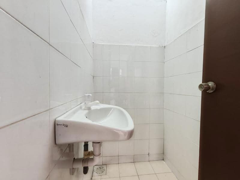 Apartment for Sale at Palma Apartment (Bandar Country Homes) - Vivian Ho - Bathroom - PropertyGuru.com.my