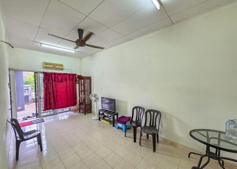 Rumah Teres 1-Tingkat untuk Dijual di Bukit Raja (Selangor) - Muin Mn - Living Room - PropertyGuru.com.my