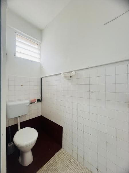 Rumah Flat untuk Disewa di Rumah Pangsa Aunler - Camie Goh - Bathroom - PropertyGuru.com.my