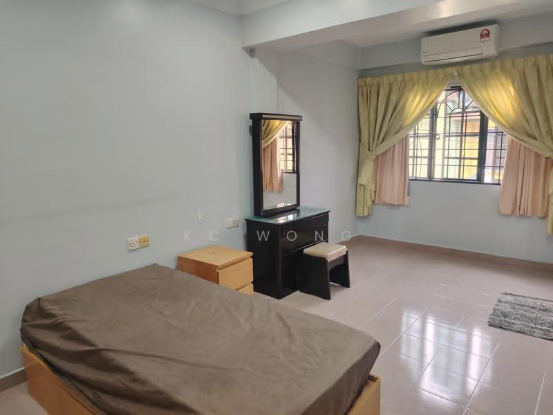 Rumah Teres 2-Tingkat untuk Disewa di Taman Overseas Union (Taman Oug) (Jalan Klang Lama (Old Klang Road)) - KC Wong - Bedroom - PropertyGuru.com.my