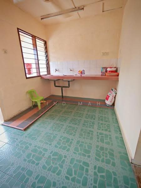 Rumah Flat untuk Dijual di Apartment Dahlia B - Wind Mah - Kitchen - PropertyGuru.com.my