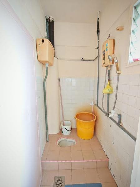 Rumah Flat untuk Dijual di Apartment Dahlia B - Wind Mah - Bathroom - PropertyGuru.com.my