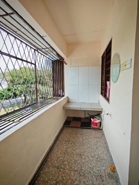 Rumah Flat untuk Dijual di Apartment Dahlia B - Wind Mah - Balcony - PropertyGuru.com.my