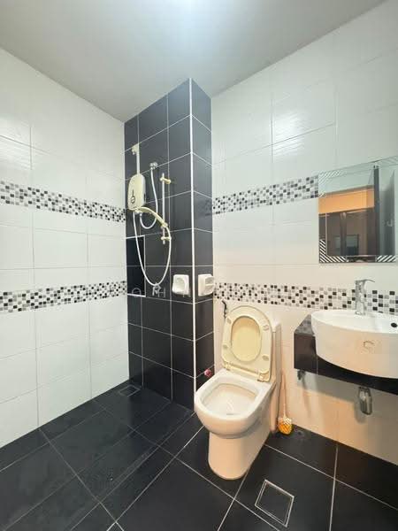 Kediaman Servis untuk Disewa di Sky View - John Sia - Bathroom - PropertyGuru.com.my