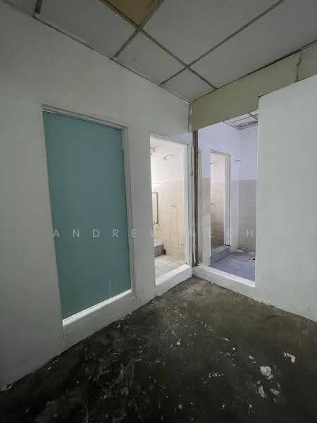 Pejabat untuk Disewa di Kawasan Perindustrian Balakong (Balakong) - Andrew Neoh - Bathroom - PropertyGuru.com.my