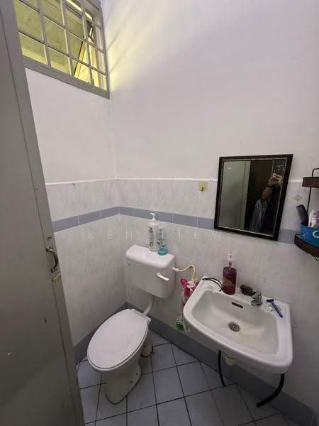 1-storey Terraced House for Sale in Taman Melawati (Skudai) - Ken Liew - Bathroom - PropertyGuru.com.my