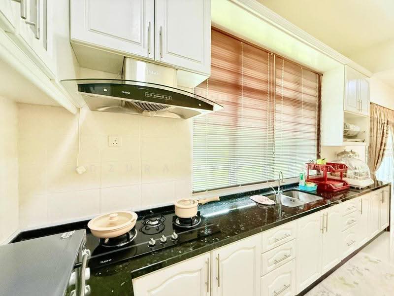 Rumah Banglo untuk Dijual di Bandar Baru Enstek (Bandar Enstek) - Adzura Zamedin - Kitchen - PropertyGuru.com.my