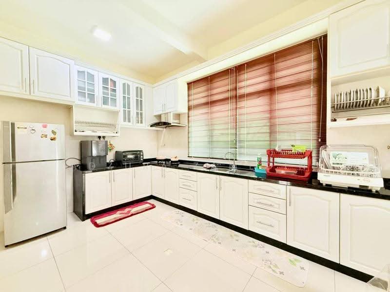 Rumah Banglo untuk Dijual di Bandar Baru Enstek (Bandar Enstek) - Adzura Zamedin - Kitchen - PropertyGuru.com.my