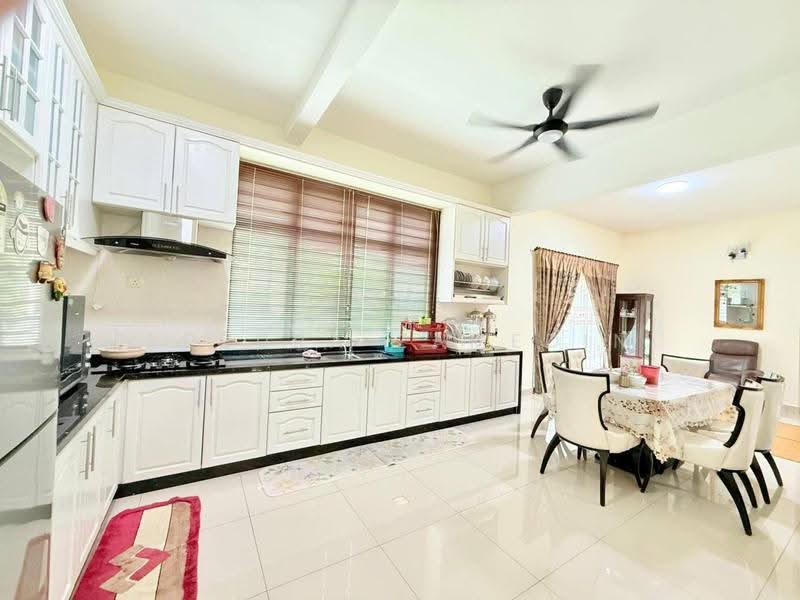 Rumah Banglo untuk Dijual di Bandar Baru Enstek (Bandar Enstek) - Adzura Zamedin - Kitchen - PropertyGuru.com.my