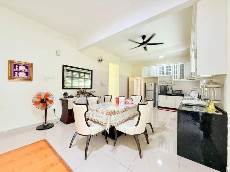 Rumah Banglo untuk Dijual di Bandar Baru Enstek (Bandar Enstek) - Adzura Zamedin - Dining Room - PropertyGuru.com.my
