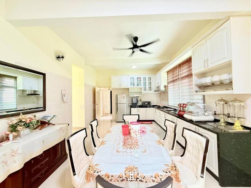 Rumah Banglo untuk Dijual di Bandar Baru Enstek (Bandar Enstek) - Adzura Zamedin - Dining Room - PropertyGuru.com.my