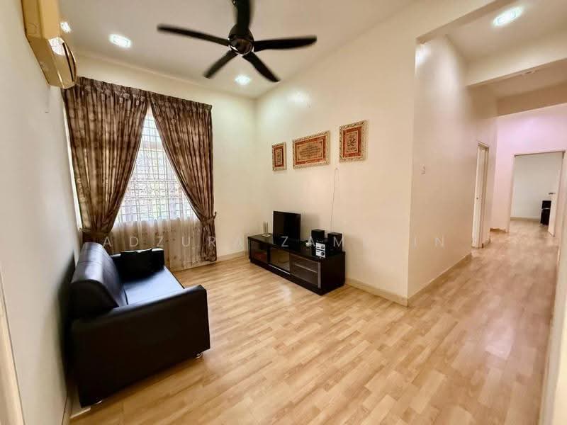 Rumah Banglo untuk Dijual di Bandar Baru Enstek (Bandar Enstek) - Adzura Zamedin - Living Room - PropertyGuru.com.my
