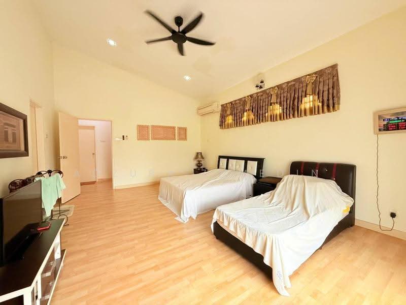 Rumah Banglo untuk Dijual di Bandar Baru Enstek (Bandar Enstek) - Adzura Zamedin - Bedroom - PropertyGuru.com.my