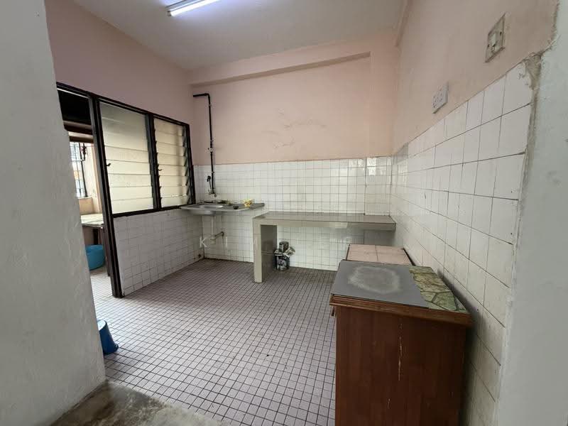 Pangsapuri untuk Dijual di Apartment Serindit - Kim Lee - Kitchen - PropertyGuru.com.my
