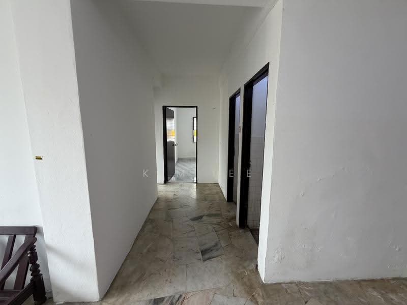 Pangsapuri untuk Dijual di Apartment Serindit - Kim Lee - Corridor - PropertyGuru.com.my