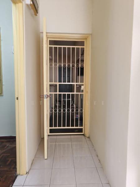 Apartment for Sale at Pangsapuri Cemara - Stella Lee - Entrance - PropertyGuru.com.my