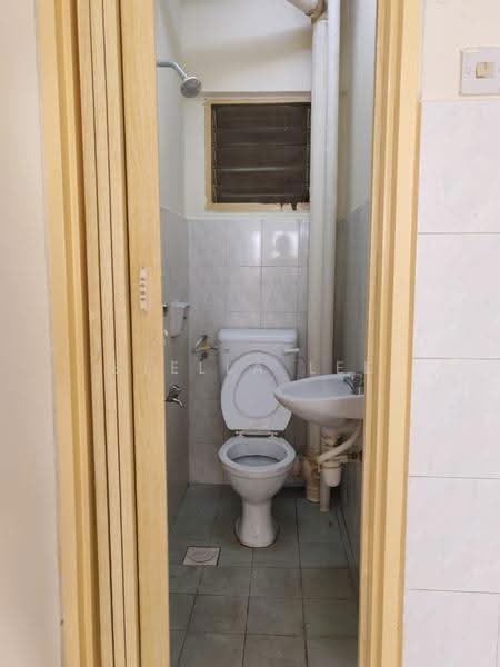 Apartment for Sale at Pangsapuri Cemara - Stella Lee - Bathroom - PropertyGuru.com.my