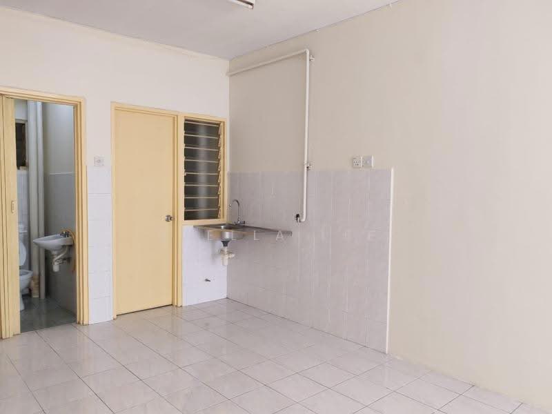 Apartment for Sale at Pangsapuri Cemara - Stella Lee - Bathroom - PropertyGuru.com.my