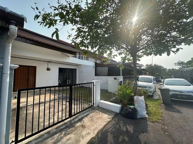 1.5-storey Terraced House for Sale in Bandar Enstek (Negeri Sembilan) - Nadia Rahim - Exterior - PropertyGuru.com.my