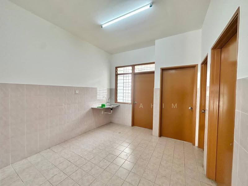 1.5-storey Terraced House for Sale in Bandar Enstek (Negeri Sembilan) - Nadia Rahim - Kitchen - PropertyGuru.com.my