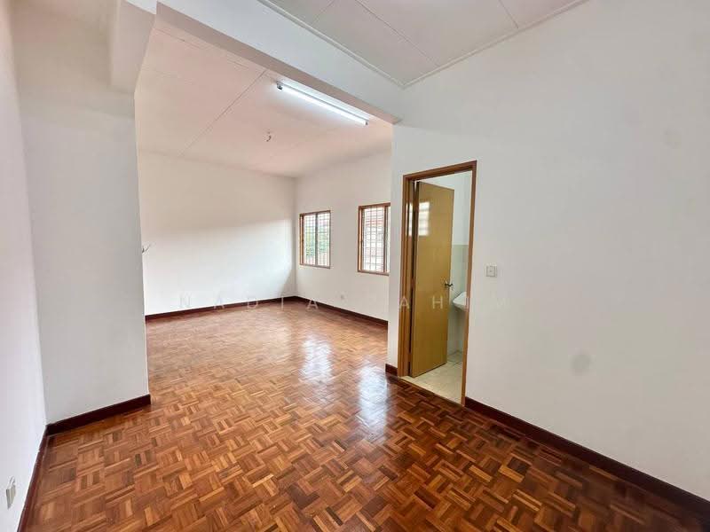 1.5-storey Terraced House for Sale in Bandar Enstek (Negeri Sembilan) - Nadia Rahim - Living Room - PropertyGuru.com.my