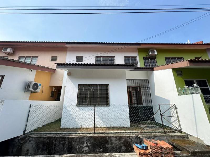 1.5-storey Terraced House for Sale in Bandar Enstek (Negeri Sembilan) - Nadia Rahim - Exterior - PropertyGuru.com.my