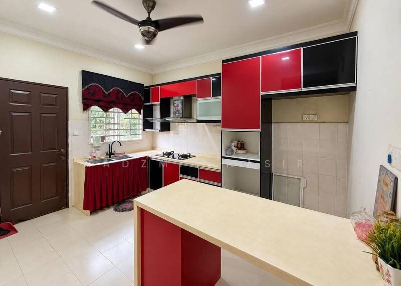Rumah Teres 2-Tingkat untuk Dijual di Bandar Baru Salak Tinggi (Sepang) - Nadzmie Nasir - Kitchen - PropertyGuru.com.my