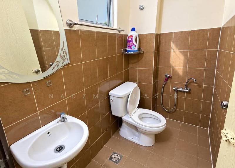 Rumah Teres 2-Tingkat untuk Dijual di Bandar Baru Salak Tinggi (Sepang) - Nadzmie Nasir - Bathroom - PropertyGuru.com.my