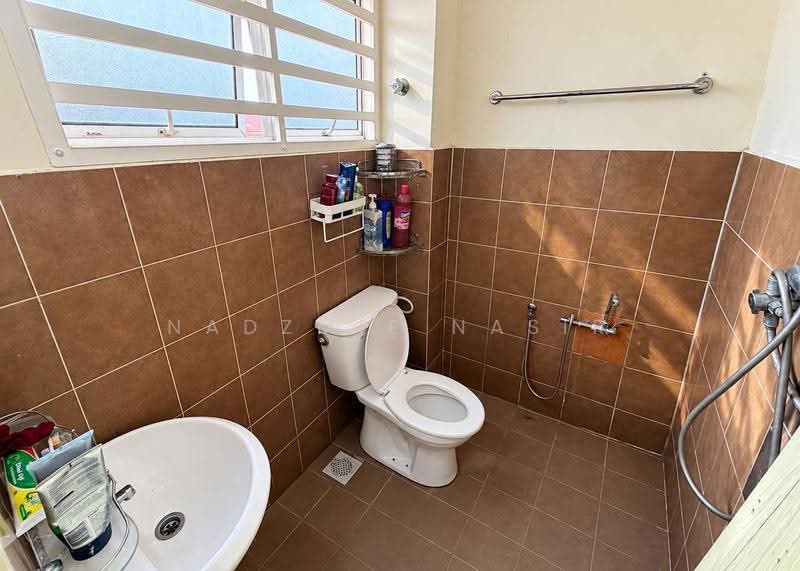 Rumah Teres 2-Tingkat untuk Dijual di Bandar Baru Salak Tinggi (Sepang) - Nadzmie Nasir - Bathroom - PropertyGuru.com.my