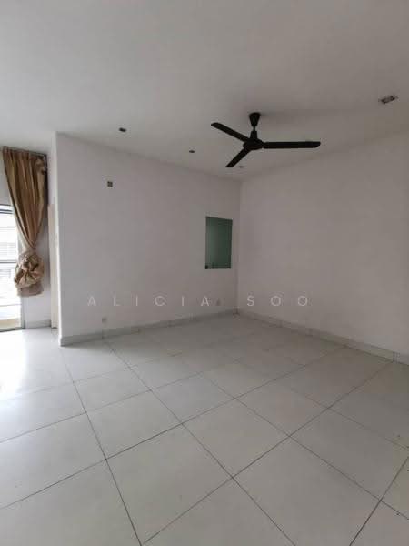 Rumah Teres untuk Dijual di Sutera Damansara (Damansara Damai) - Alicia Soo - Living Room - PropertyGuru.com.my