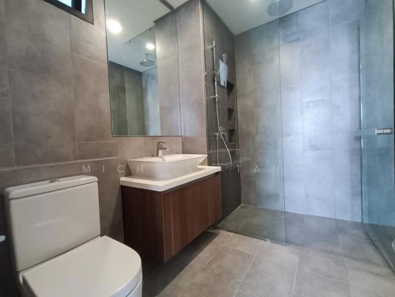 Kediaman Servis untuk Disewa di Ativo Suites @ Damansara Avenue - Michelle Tang - Bathroom - PropertyGuru.com.my