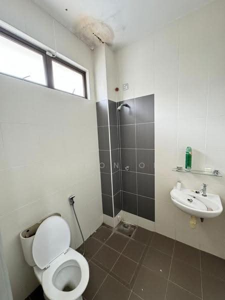 Semi-Detached House for Sale in Bandar Seri Alam (Masai) - Sharon Ong - Bathroom - PropertyGuru.com.my