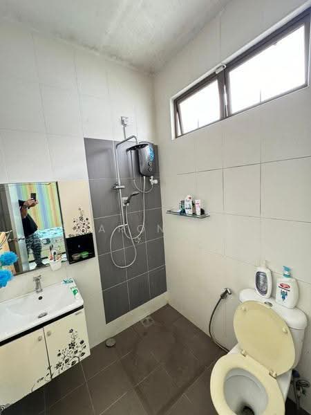 Semi-Detached House for Sale in Bandar Seri Alam (Masai) - Sharon Ong - Bathroom - PropertyGuru.com.my
