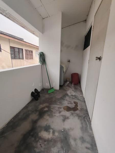 Rumah Teres 3-Tingkat untuk Dijual di Taman Sri Muda (Shah Alam) - June Pei - Balcony - PropertyGuru.com.my