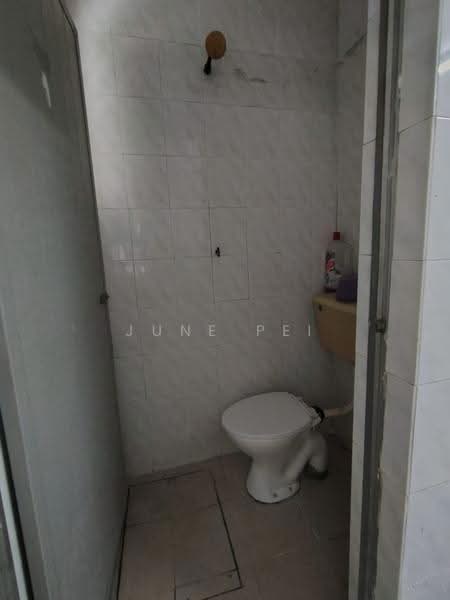 Rumah Teres 3-Tingkat untuk Dijual di Taman Sri Muda (Shah Alam) - June Pei - Bathroom - PropertyGuru.com.my