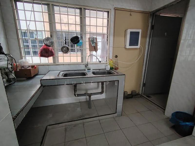 Rumah Teres 3-Tingkat untuk Dijual di Taman Sri Muda (Shah Alam) - June Pei - Kitchen - PropertyGuru.com.my