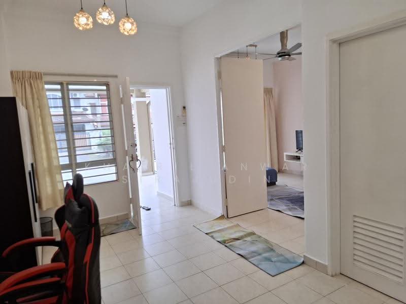 Rumah Teres 3-Tingkat untuk Disewa di Taman Puncak Jalil (Seri Kembangan) - Khairil Anwar Sirajudin - Living Room - PropertyGuru.com.my