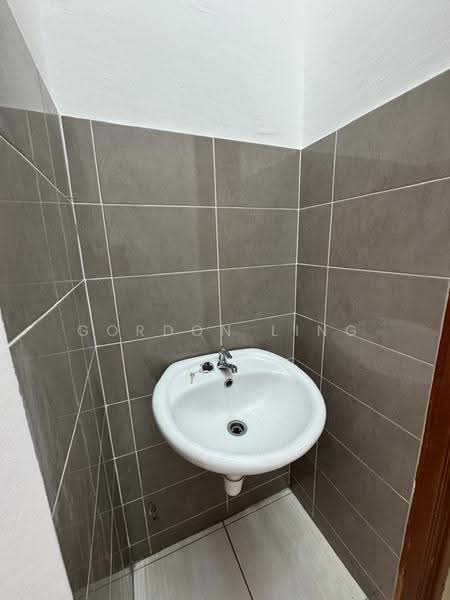 Pangsapuri untuk Disewa di Suria Residence - Gordon Ling - Bathroom - PropertyGuru.com.my