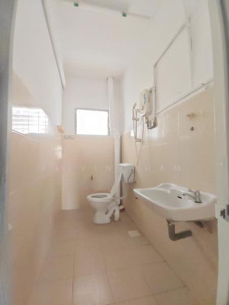 Rumah Teres 2-Tingkat untuk Disewa di Taman Sri Bintang (Kepong) - Kelvin Tham - Bathroom - PropertyGuru.com.my